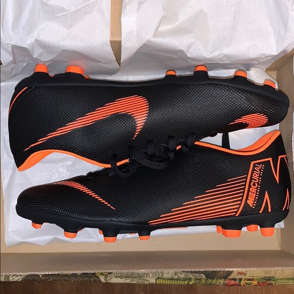 soccer cleats 9.5